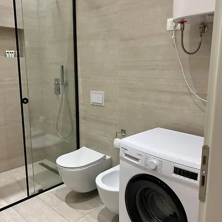 Lindi' 2 5 Apartman Tirana