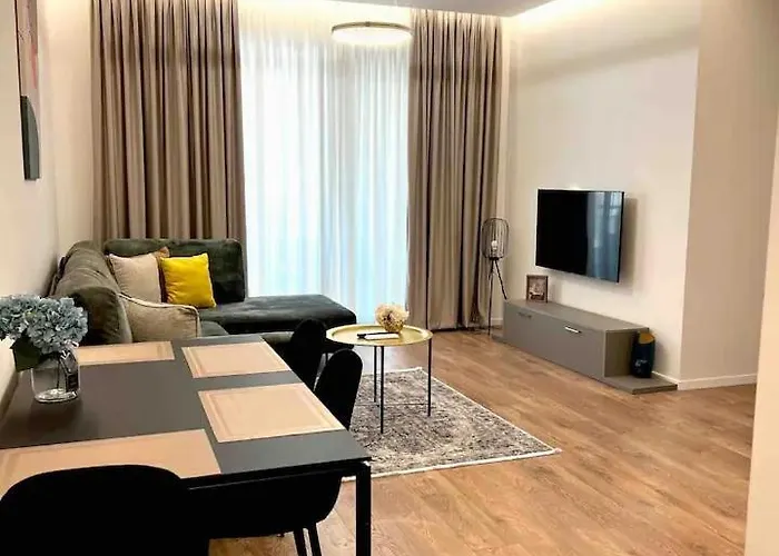 Lindi' 2 5 * טיראנה