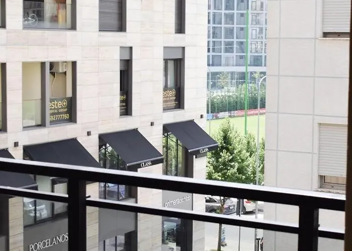 Lindi' 2 5 * טיראנה